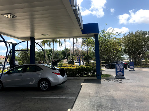 LUV Car Wash en North Lauderdale