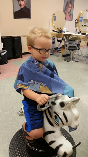 Hair Salon «Famous Hair», reviews and photos, 525 S Memorial Dr, New Castle, IN 47362, USA