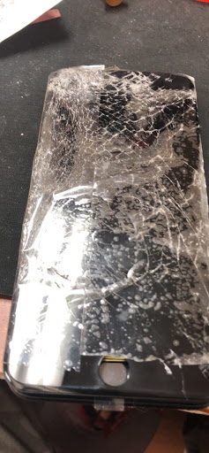 Electronics Repair Shop «Xpress Cell Fixers», reviews and photos, 2101 Bloomingdale Rd, Glendale Heights, IL 60139, USA