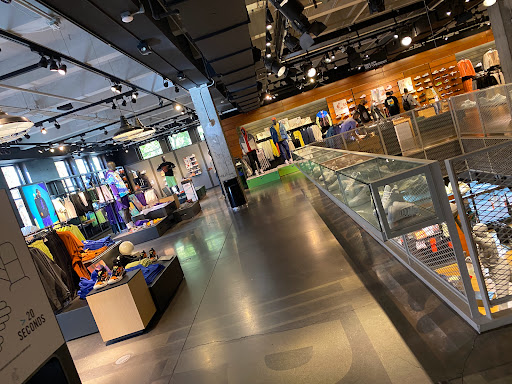 Clothing Store «Nike Portland», reviews and photos, 638 SW 5th Ave, Portland, OR 97201, USA