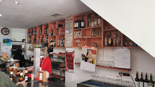 Bar Restaurante Curri-La Plaza Pl. de España, 7, 10510 Santiago de Alcántara, Cáceres, España
