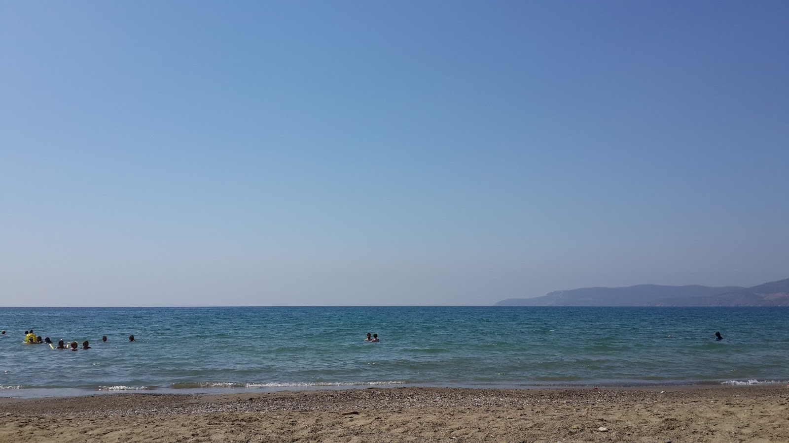 Photo de Ovacik beach protégé par des falaises