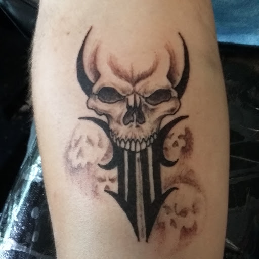 Tattoo Shop «hollywood ink», reviews and photos, 809 S Danny Thomas Blvd, Memphis, TN 38126, USA