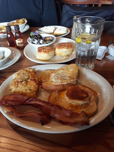 American Restaurant «Cracker Barrel Old Country Store», reviews and photos, 395 Cumberland Pkwy, Mechanicsburg, PA 17055, USA