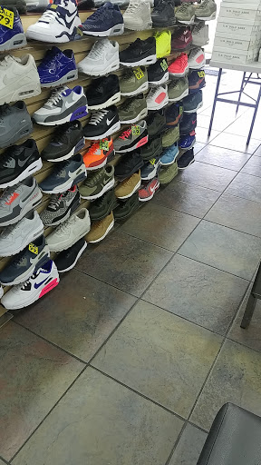 Shoe Store «Outlet Shoes & Rugs», reviews and photos, 221 E Ledbetter Dr, Dallas, TX 75216, USA