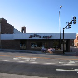 Sporting Goods Store «Alpine Shop - Columbia, MO», reviews and photos, 1102 E Broadway, Columbia, MO 65201, USA
