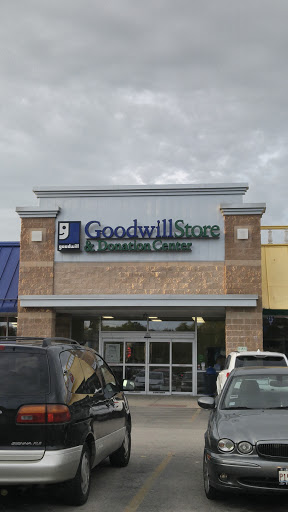 Thrift Store «Goodwill Store & Donation Center», reviews and photos, 675 W North Ave, Elmhurst, IL 60126, USA