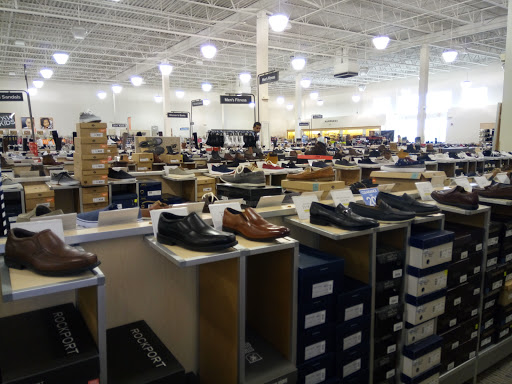 Shoe Store «DSW Designer Shoe Warehouse», reviews and photos, 11531 Fountains Dr, Maple Grove, MN 55369, USA