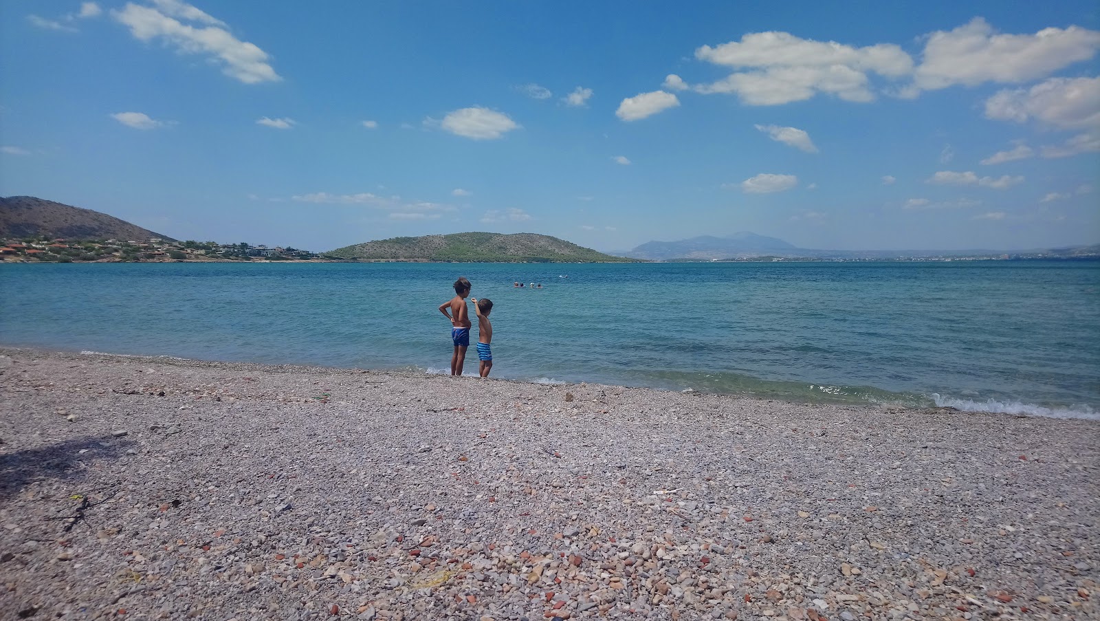 Paralia Vasilika'in fotoğrafı kısmen temiz temizlik seviyesi ile