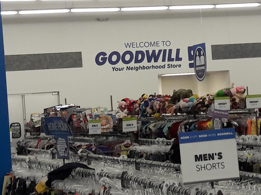 Thrift Store «99th & Camelback Goodwill Retail Store & Donation Center», reviews and photos, 10005 W Camelback Rd, Phoenix, AZ 85037, USA