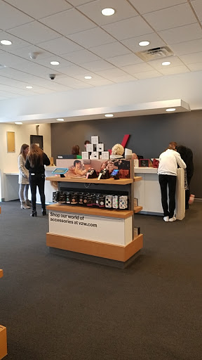 Cell Phone Store «Verizon», reviews and photos, 223 Indian Lake Blvd, Hendersonville, TN 37075, USA