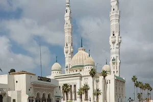 مسجد المجمع الإسلامي image