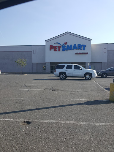Pet Supply Store «PetSmart», reviews and photos, 475 Bank St, Waterbury, CT 06708, USA