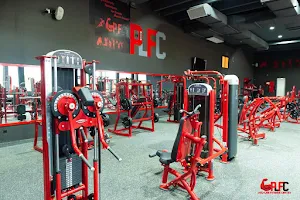 مركز خط المحترف الرياضي ‏Pro line fitness center image