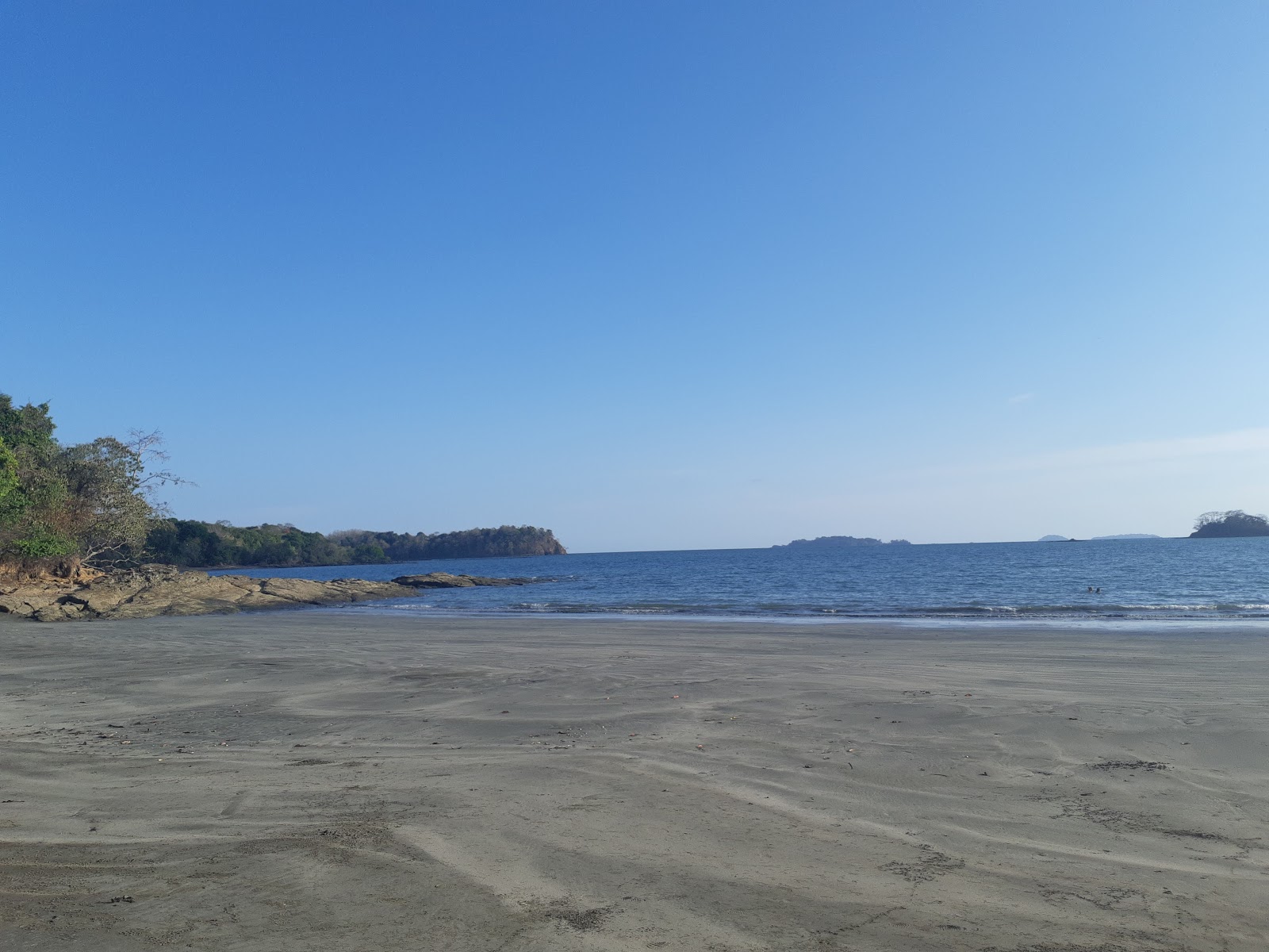 Foto de Playa Grande com água cristalina superfície