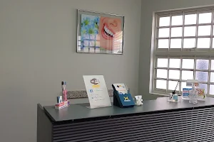 Dentista Piracicaba-Dra. Luciana Gaspar de Oliveira image