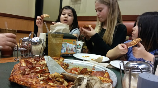 Italian Restaurant «Round Table Pizza - South Tacoma», reviews and photos, 7921 S Hosmer St, Tacoma, WA 98408, USA