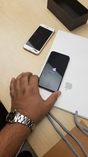 Computer Store «Apple Somerset», reviews and photos, 2800 W Big Beaver Rd, Troy, MI 48084, USA