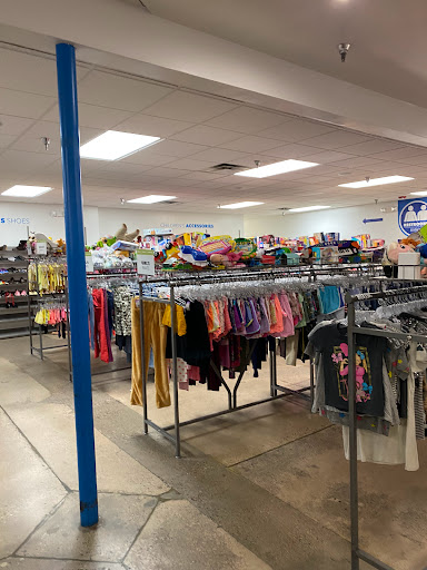 Thrift Store «43rd & Thunderbird Goodwill Retail Store & Donation Center», reviews and photos, 4147 W Thunderbird Rd, Phoenix, AZ 85053, USA