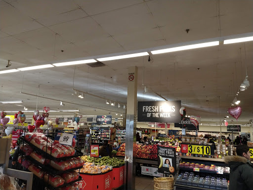 Shopping Mall «Bay Plaza Shopping Center», reviews and photos, 2100 Bartow Ave, Bronx, NY 10475, USA