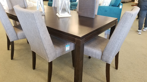 Furniture Store «Raymour & Flanigan Furniture and Mattress Store», reviews and photos, 895 E Gate Blvd, Garden City, NY 11530, USA