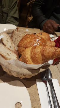 Croissant du Restaurant servant le petit-déjeuner Le Pain Quotidien à Paris - n°4