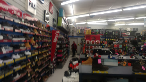Sporting Goods Store «Big 5 Sporting Goods - Fresno», reviews and photos, 5488 N Blackstone Ave, Fresno, CA 93710, USA