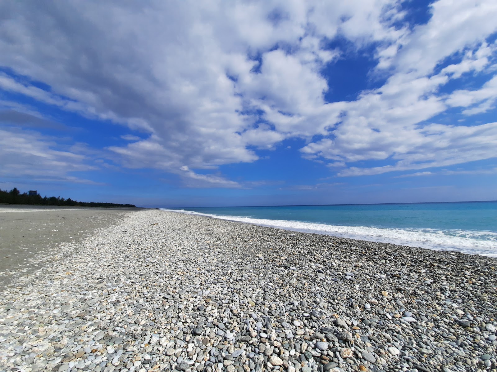 Manbo Beach的照片 带有碧绿色纯水表面