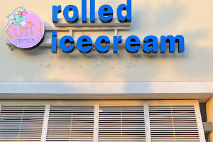 Curly Cream Rolled Icecream image