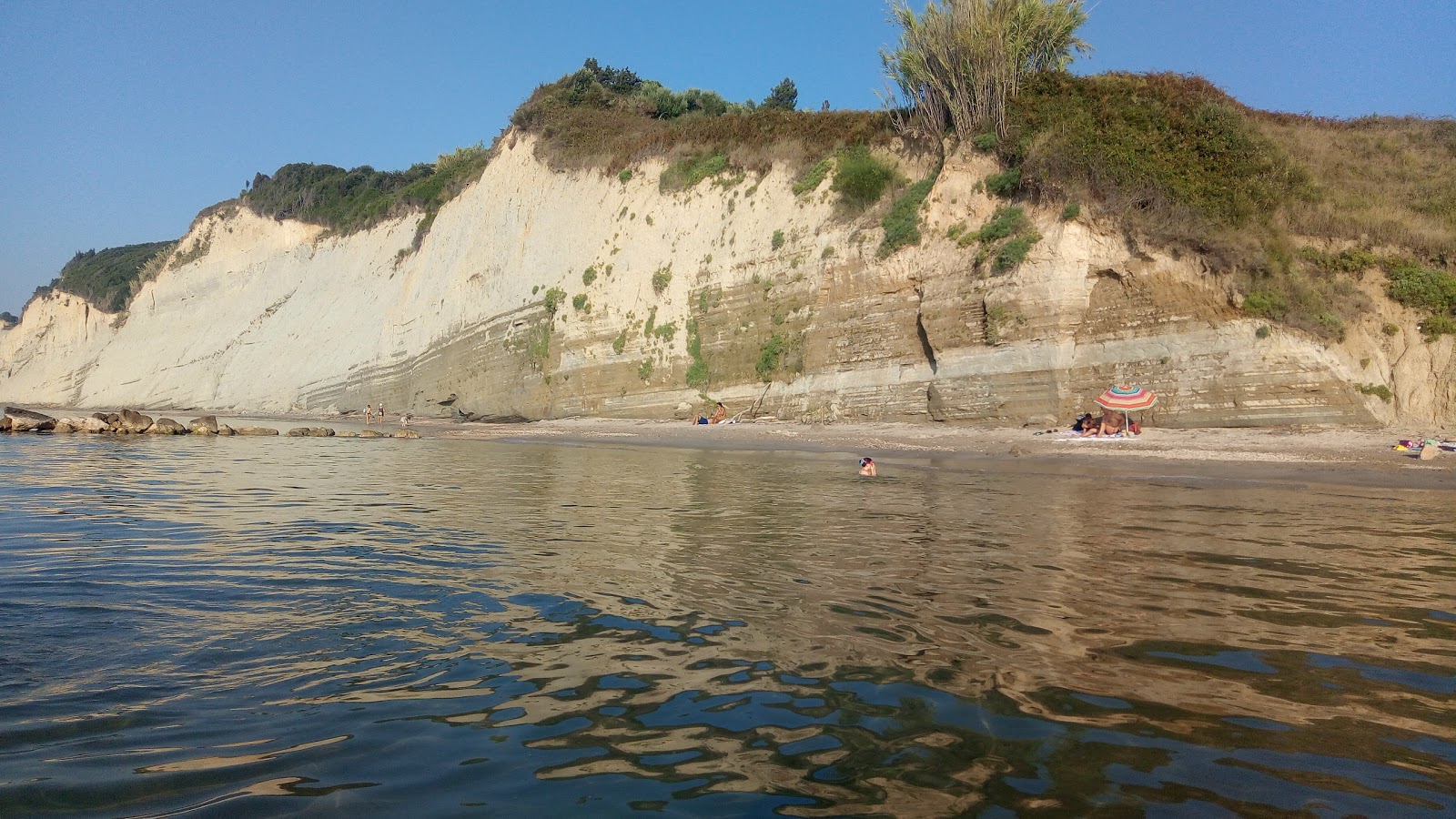 Gialos beach'in fotoğrafı biraz temiz temizlik seviyesi ile