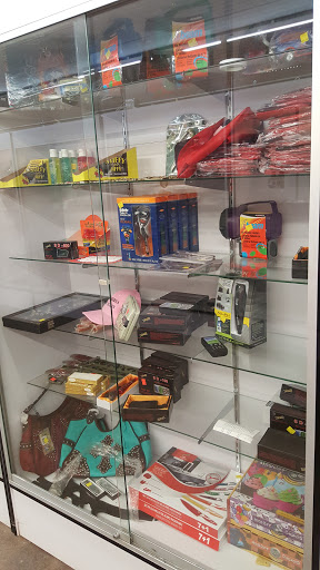 Outlet Mall «Finders Keepers Traders Outlet Mall», reviews and photos, 740-784 Chelsa Dr, Madisonville, KY 42431, USA