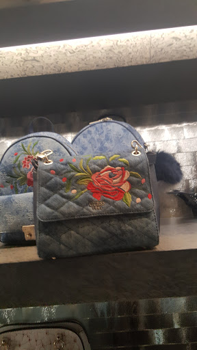 Clothing Store «GUESS», reviews and photos, 736 Collins Ave, Miami Beach, FL 33139, USA