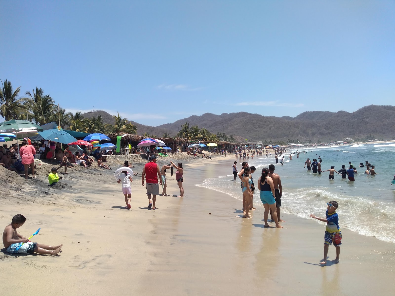 Foto de Playa Maruata área de servicios