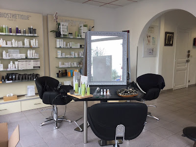 SOPHIE FRANCHETTO COIFFURE ESTHÉTIQUE BARBER SHOP MAQUILLAGE PERMANENT. à Épernay