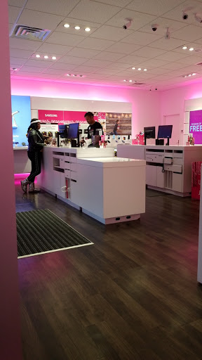 Cell Phone Store «T-Mobile», reviews and photos, 222 W 21st St, Norfolk, VA 23517, USA