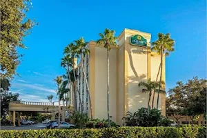 La Quinta Inn & Suites by Wyndham West Palm Beach Airport image
