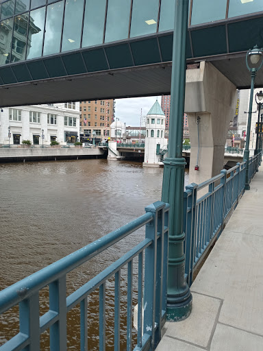 Shopping Mall «The Shops of Grand Avenue», reviews and photos, 275 W Wisconsin Ave, Milwaukee, WI 53203, USA