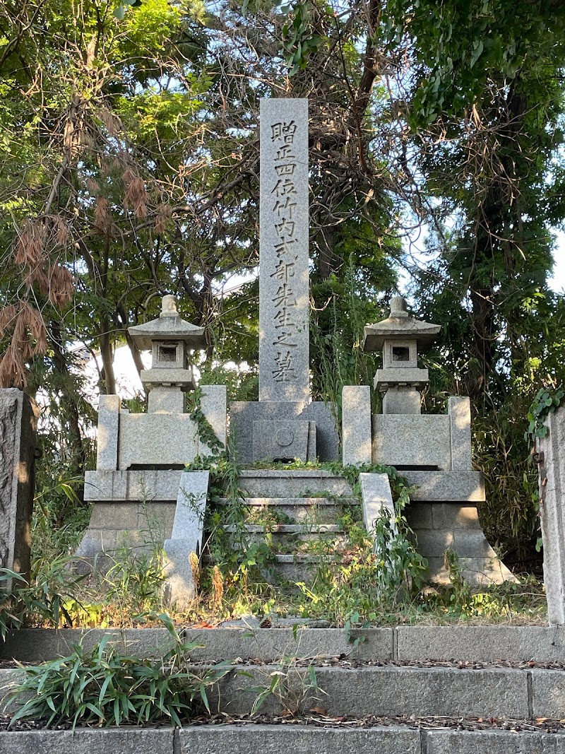 竹内式部の墓