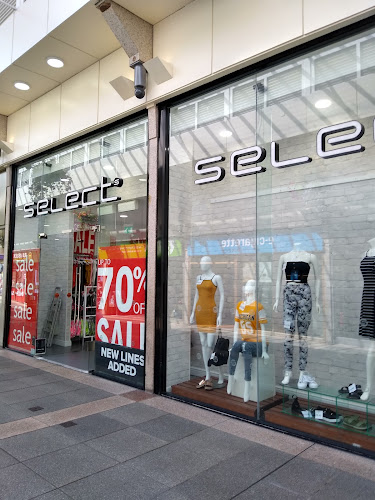 Select Fashion - Clothing store
