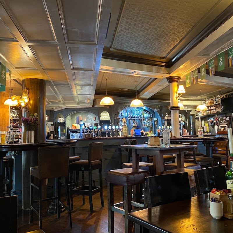 Flannery's Irish Pub & Lounge