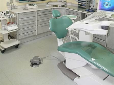 Dr Perdigeon pratique l'orthodontie - Dr Guillon pratique l'implantologie à Caumont-sur-Aure (Calvados 14)