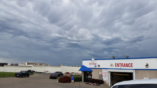 Squeaky Clean Car Wash en Topeka