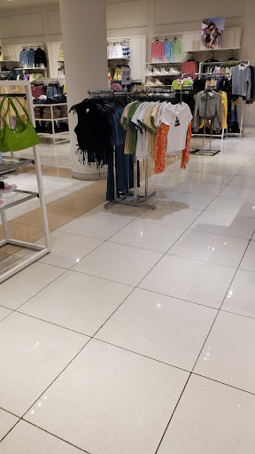 Clothing Store «F21 XXI», reviews and photos, 2800 N Main St #201, Santa Ana, CA 92705, USA