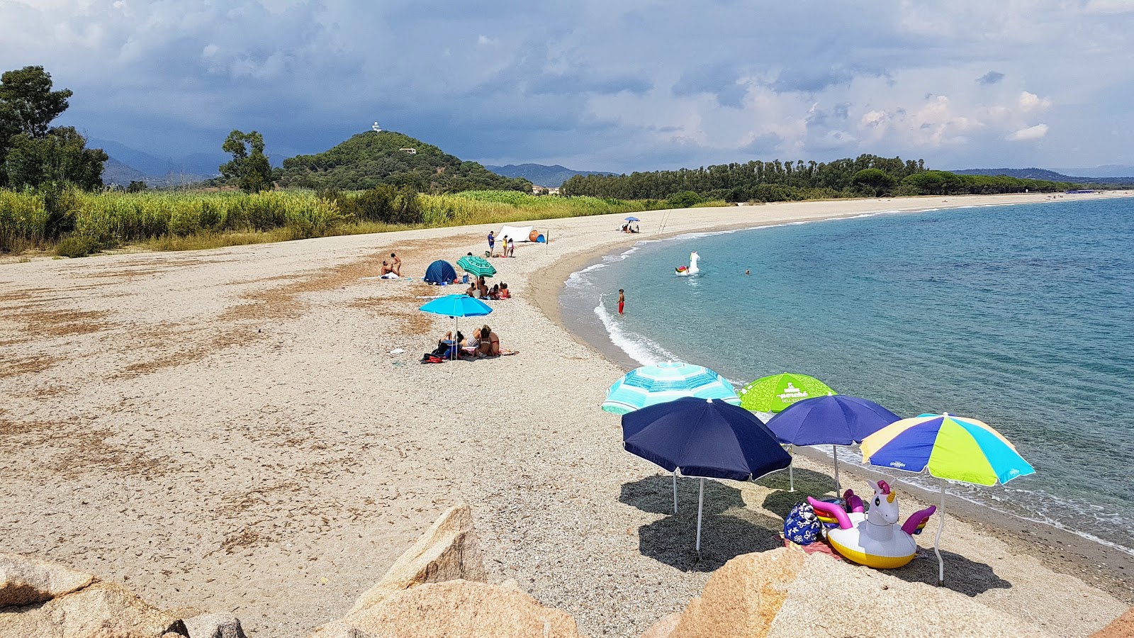 Valokuva Spiaggia della Marina di Cardeduista. ja sen kaunis maisema