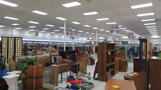 Thrift Store «Goodwill Retail Store of Florissant», reviews and photos, 472 Lindbergh Blvd, Florissant, MO 63031, USA