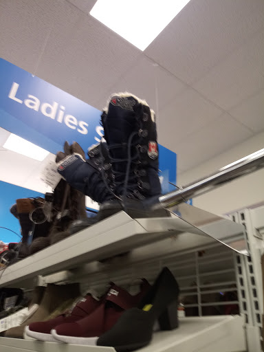 Clothing Store «Ross Dress for Less», reviews and photos, 7511 Lemont Rd, Darien, IL 60561, USA