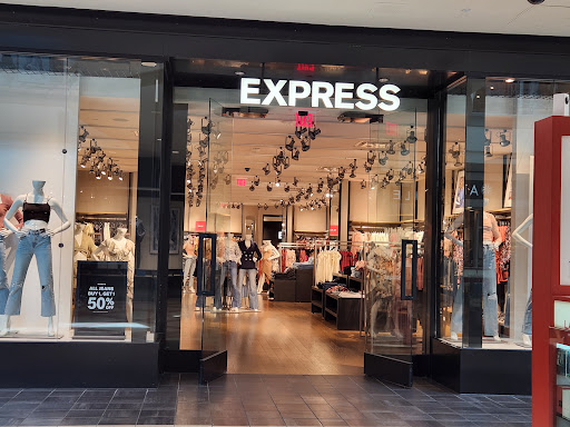 Express, 2500 N Mayfair Rd, Wauwatosa, WI 53226, USA, 