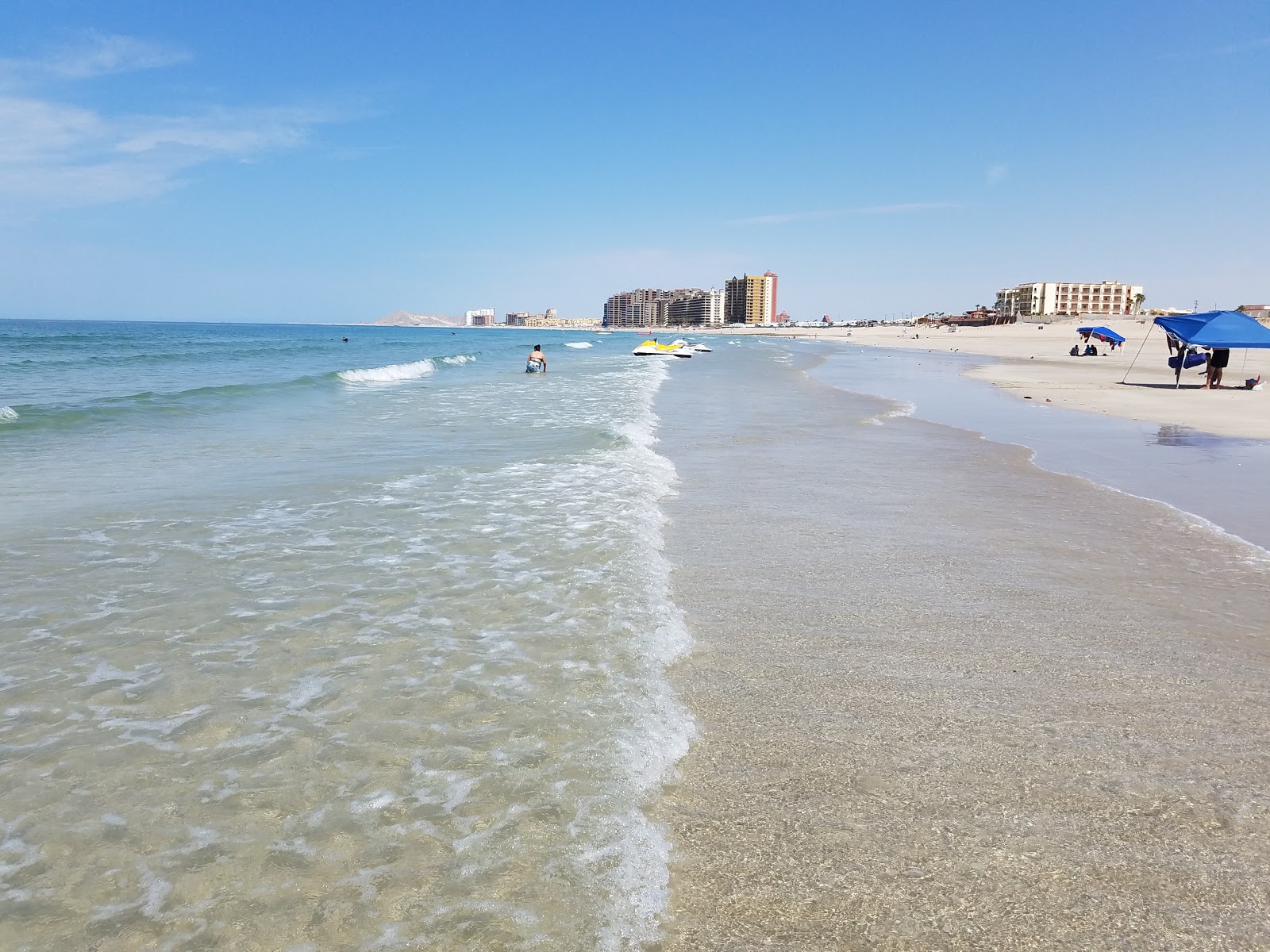 Fotografie cu Playa Hermosa cu nivelul de curățenie înalt