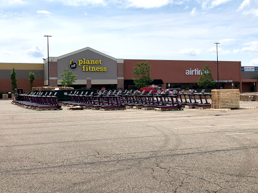 Gym «Planet Fitness», reviews and photos, 3681 28th St SE, Grand Rapids, MI 49512, USA