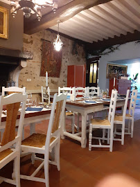 Atmosphère du Restaurant de cuisine traditionnelle Auberge Du Coq Pérouges à Pérouges - n°3